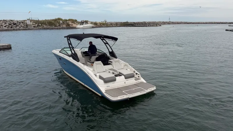 Slide: The Image of Sea Ray 290 SUNDECK 2025 - 1