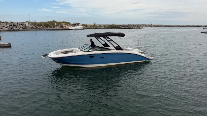 Slide: The Image of Sea Ray 290 SUNDECK 2025 - 20