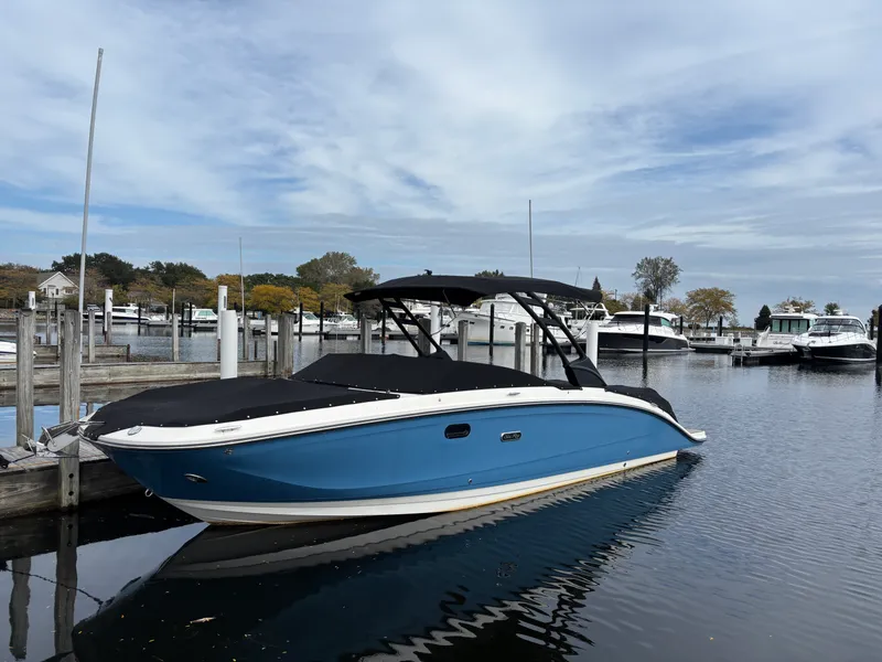 Slide: The Image of Sea Ray 290 SUNDECK 2025 - 2