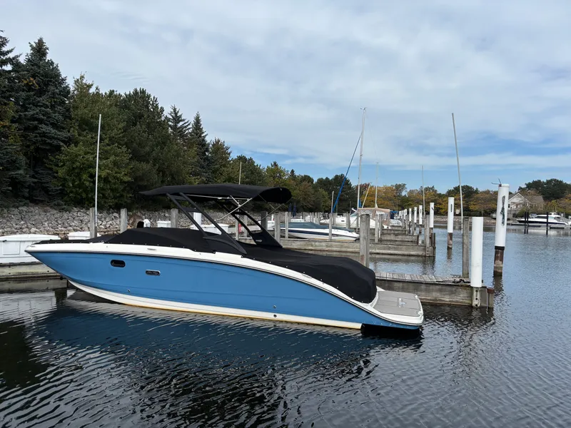 Slide: The Image of Sea Ray 290 SUNDECK 2025 - 3