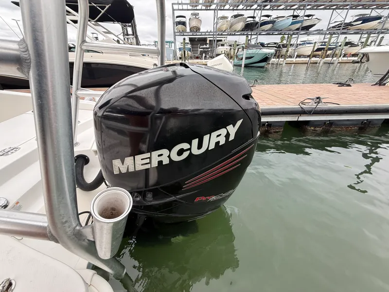 Slide: The Image of Boston Whaler 210 Dauntless 2015 - 15
