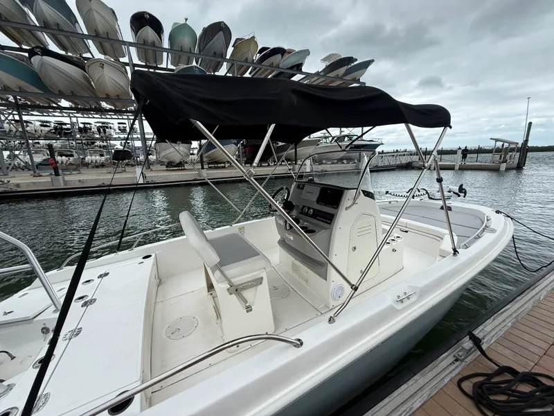 The Image of Boston Whaler 210 Dauntless 2015 - 18