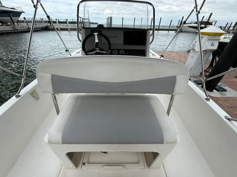 Slide: The Image of Boston Whaler 210 Dauntless 2015 - 12