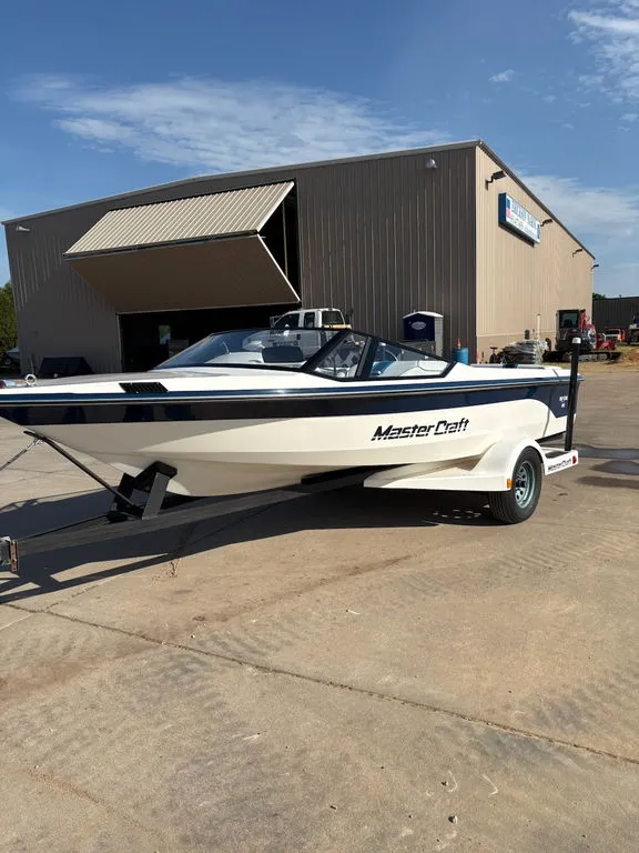 Slide: The Image of MasterCraft Pro Star 190 1986 - 3