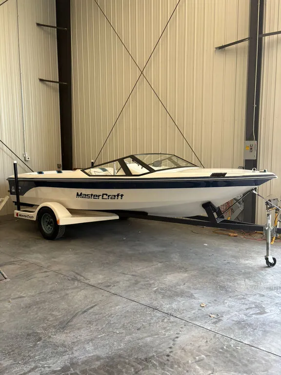 Slide: The Image of MasterCraft Pro Star 190 1986 - 5