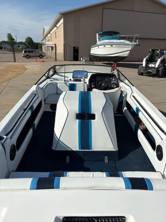 Slide: The Image of MasterCraft Pro Star 190 1986 - 12
