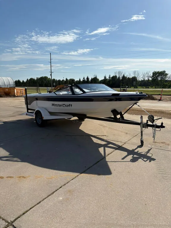 Slide: The Image of MasterCraft Pro Star 190 1986 - 2