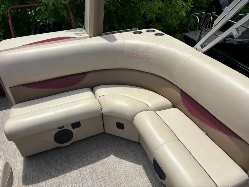 Slide: The Image of Bentley Pontoons 243 Cruise SE 2016 - 3