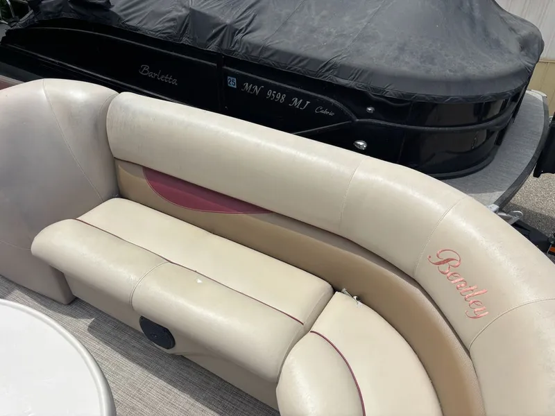 Slide: The Image of Bentley Pontoons 243 Cruise SE 2016 - 5