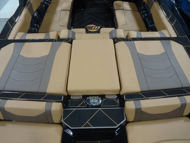 Slide: The Image of Malibu Boats 23 LSV 2026 - 3