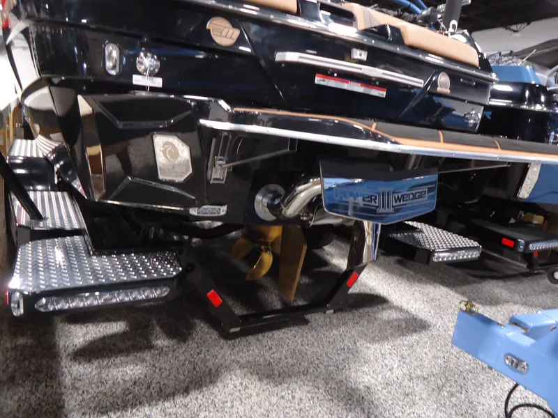 Slide: The Image of Malibu Boats 23 LSV 2026 - 6