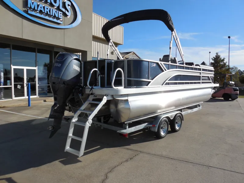 Slide: The Image of Bennington 23 SS 2025 - 2