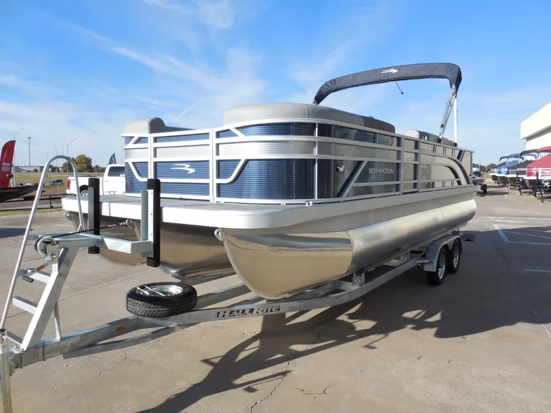 Slide: The Image of Bennington 23 SS 2025 - 4