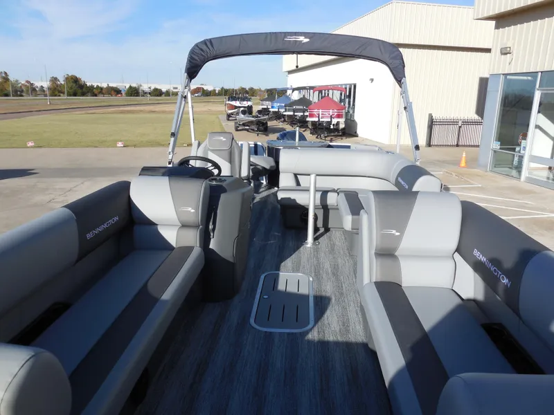 Slide: The Image of Bennington 23 SS 2025 - 5