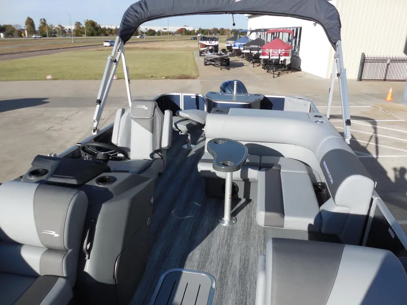 Slide: The Image of Bennington 23 SS 2025 - 6