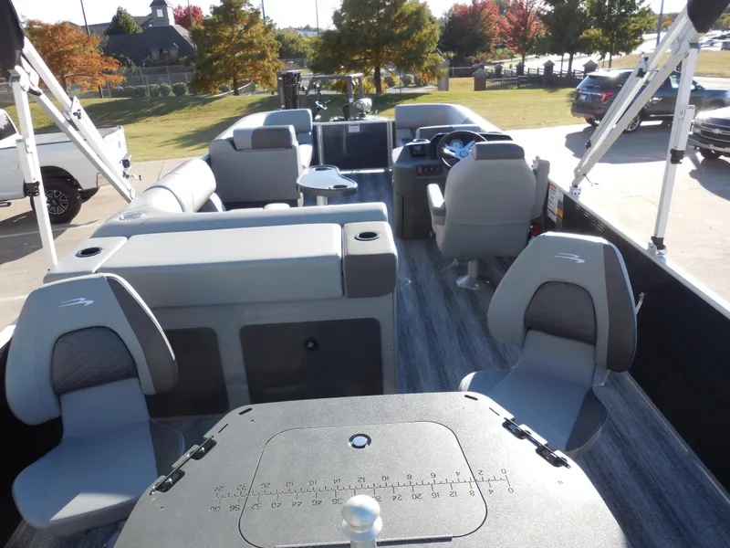 Slide: The Image of Bennington 23 SS 2025 - 8