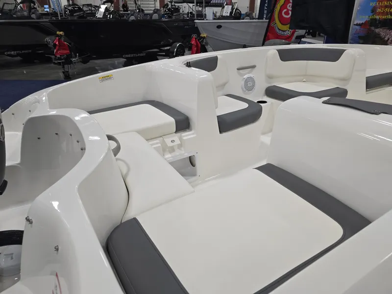 Slide: The Image of Bayliner E16LE 2026 - 19