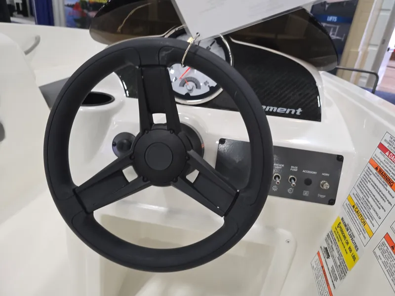 Slide: The Image of Bayliner E16LE 2026 - 23