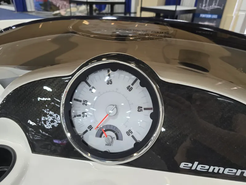 Slide: The Image of Bayliner E16LE 2026 - 27