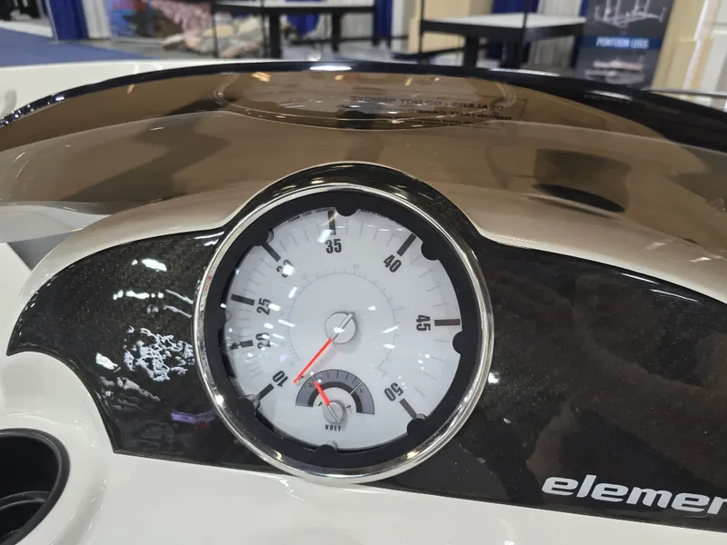 Slide: The Image of Bayliner E16LE 2026 - 28