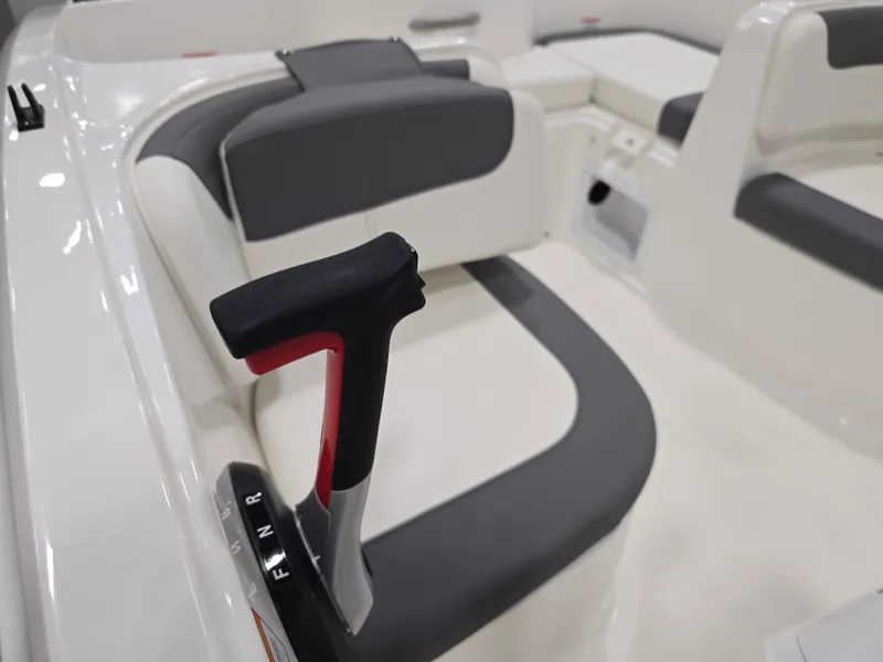 Slide: The Image of Bayliner E16LE 2026 - 29