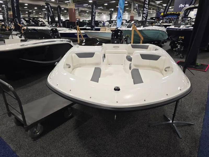 Slide: The Image of Bayliner E16LE 2026 - 8