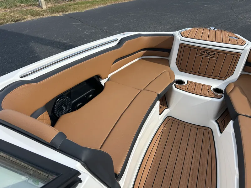Slide: The Image of Yamaha 252SD 2027 - 21