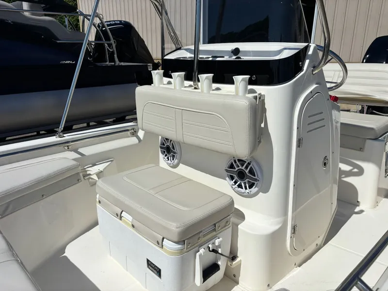 Slide: The Image of Boston Whaler 150 Montauk 2022 - 5