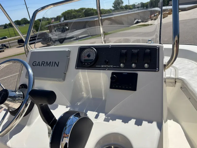 Slide: The Image of Boston Whaler 150 Montauk 2022 - 3