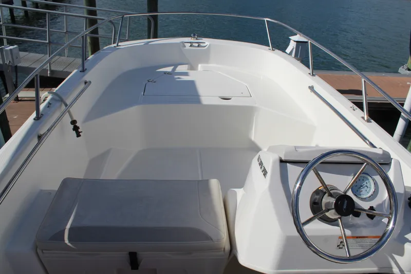 Slide: The Image of Boston Whaler 160 SUPER SPORT 2023 - 12