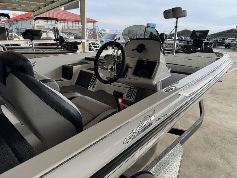 Slide: The Image of Caymas Boats CAYMAS CX 21 Pro 2026 - 2