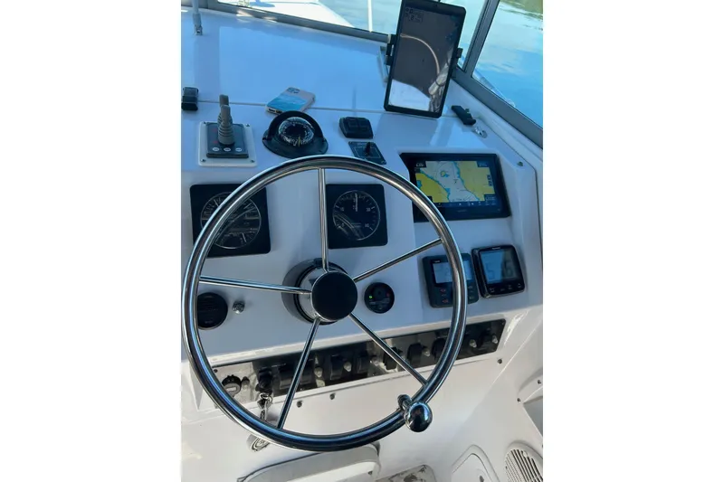 Slide: The Image of Mainship Pilot 30 1998 - 2