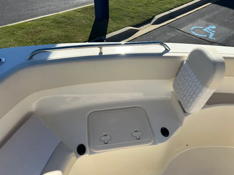 Slide: The Image of Scout 220 XSF 2027 - 20