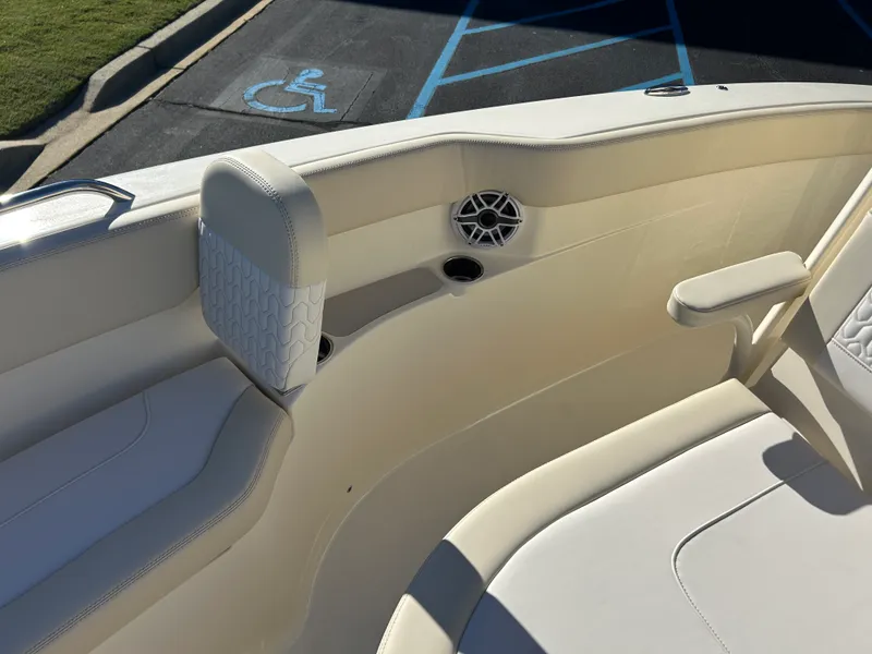 Slide: The Image of Scout 220 XSF 2027 - 19