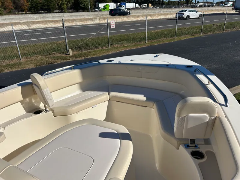 Slide: The Image of Scout 220 XSF 2027 - 17