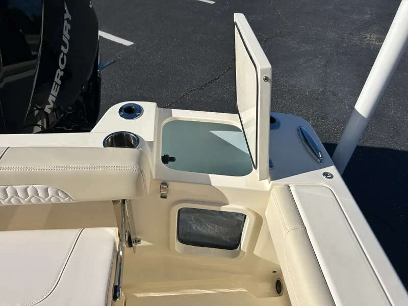 Slide: The Image of Scout 220 XSF 2027 - 32