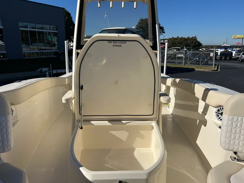 Slide: The Image of Scout 220 XSF 2027 - 24