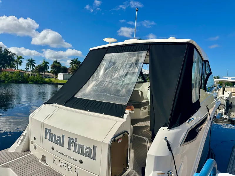 Slide: The Image of Sea Ray SUNDANCER 320 OB 2024 - 46