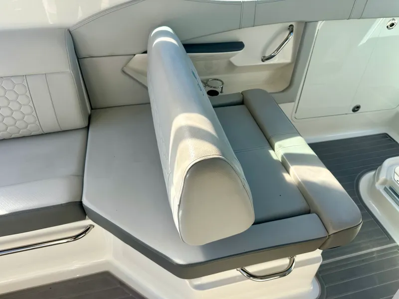 Slide: The Image of Sea Ray SUNDANCER 320 OB 2024 - 23