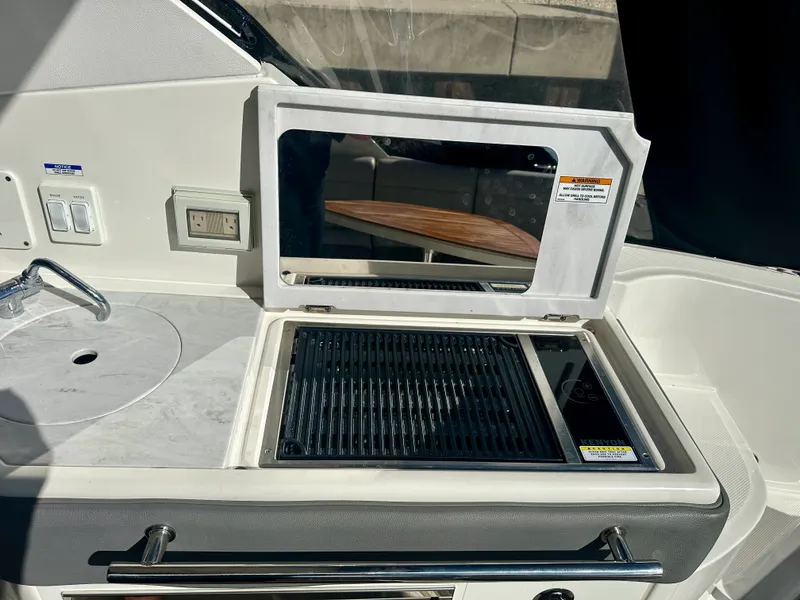 Slide: The Image of Sea Ray SUNDANCER 320 OB 2024 - 20