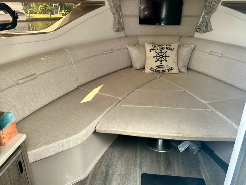 Slide: The Image of Sea Ray SUNDANCER 320 OB 2024 - 40