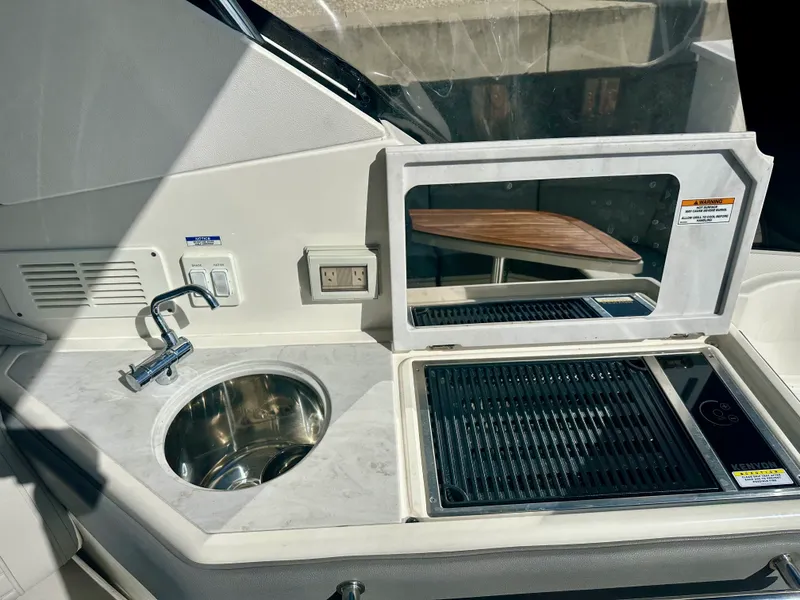 Slide: The Image of Sea Ray SUNDANCER 320 OB 2024 - 21