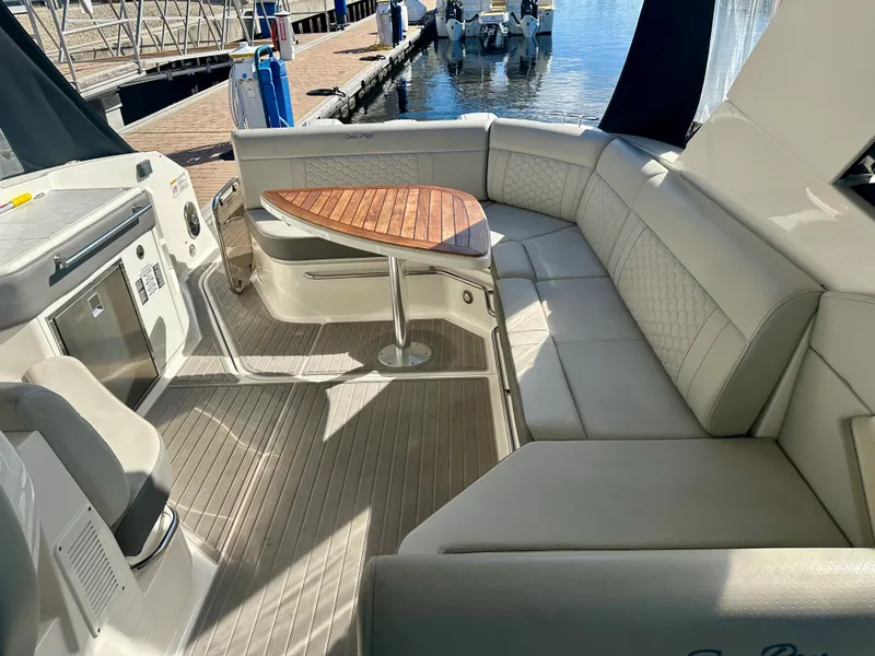 Slide: The Image of Sea Ray SUNDANCER 320 OB 2024 - 25