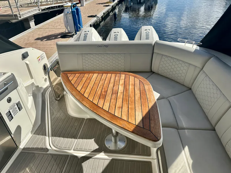 Slide: The Image of Sea Ray SUNDANCER 320 OB 2024 - 16