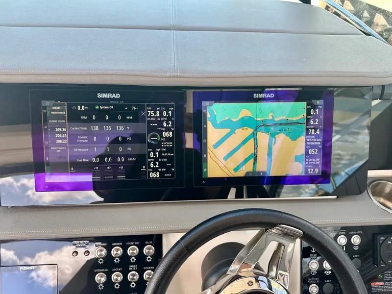 Slide: The Image of Sea Ray SUNDANCER 320 OB 2024 - 26