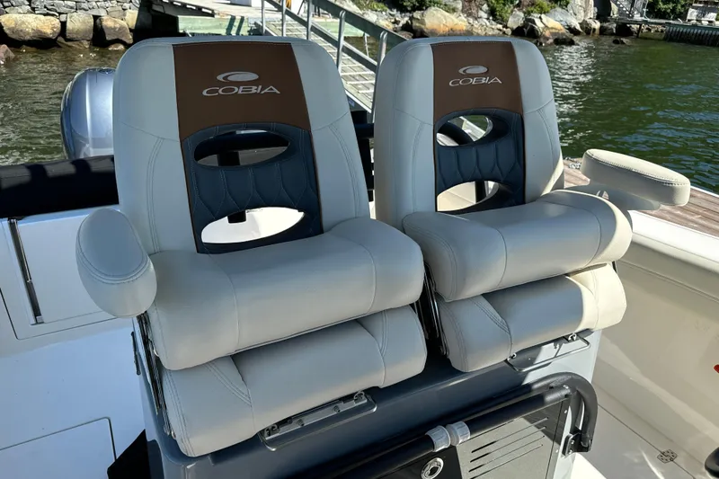 Slide: The Image of Cobia 280 Center Console 2022 - 27