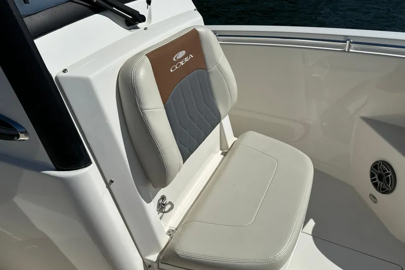 Slide: The Image of Cobia 280 Center Console 2022 - 15