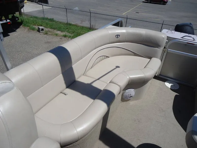 Slide: The Image of Tahoe Pontoons Cascade Entertainer 2013 - 11