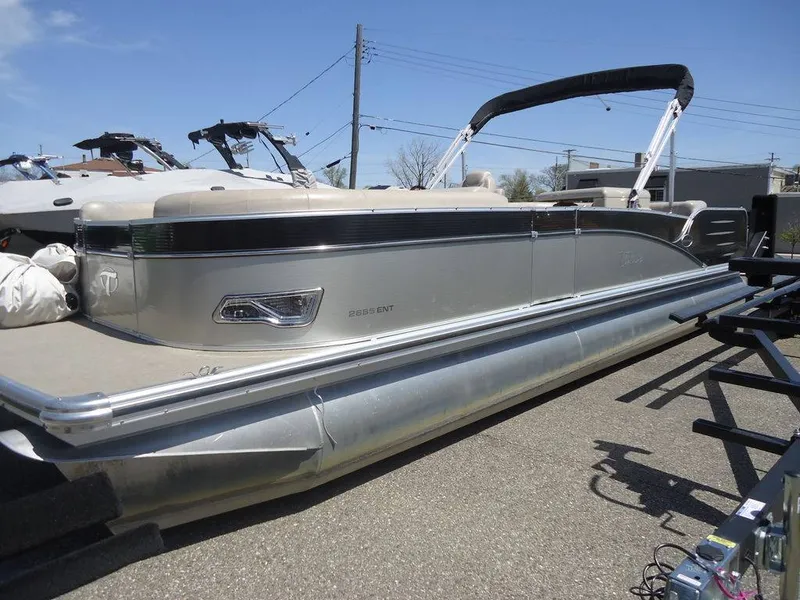 The Image of Tahoe Pontoons Cascade Entertainer 2013 - 0