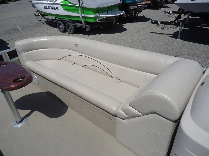 Slide: The Image of Tahoe Pontoons Cascade Entertainer 2013 - 7